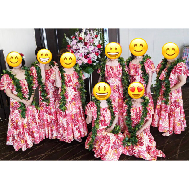 パウスカートショップです🌺
パーティーでご使用のため、ドレスをご注文くださった
お客様からお写真を頂きました。

生地は曲線が優美なモチーフの
ハワイアンファブリック。
フリルが揺れる感じが引き立ち、華やかなパーティーにぴったりな、とっても素敵なドレスに仕上がりました♪

晴れの場で当店のドレスをお選びくださり
そして皆様にお喜びいただけて何より嬉しく思います＾＾

W様、素敵なお写真ありがとうございました。
今後ともまたどうぞよろしくお願いいたします。

・スリーブ フラドレス hlds-81024ds

プロフィールのリンクからショップページへ @pauskirt 
パウスカートやフラドレス・フラ衣装のお問い合わせは
お電話でも承ります。
☎️0254-22-6127までお気軽にお問い合わせください。

#パウスカートショップ #pauskirtshop #hula #フラダンス #フラダンス衣装 #フラドレス #81024ds